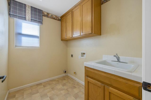 5586 E Atchison Street, Fresno, CA 93727