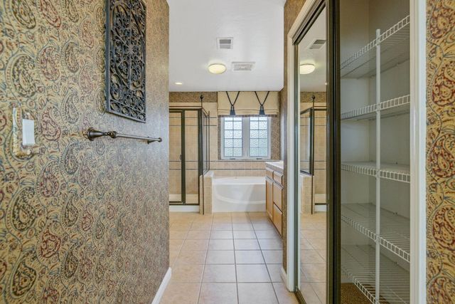 5586 E Atchison Street, Fresno, CA 93727