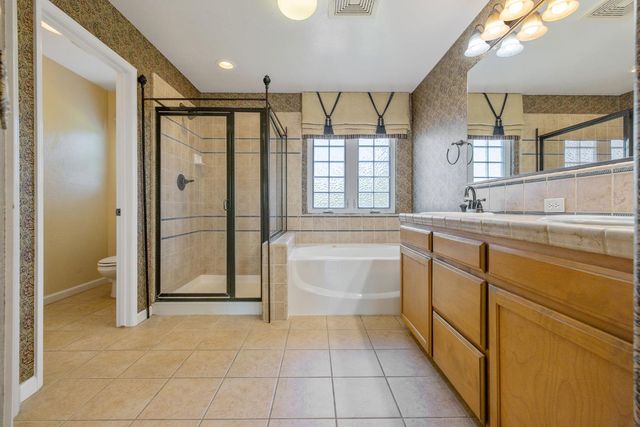 5586 E Atchison Street, Fresno, CA 93727