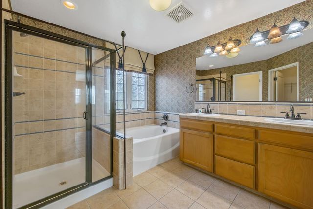 5586 E Atchison Street, Fresno, CA 93727