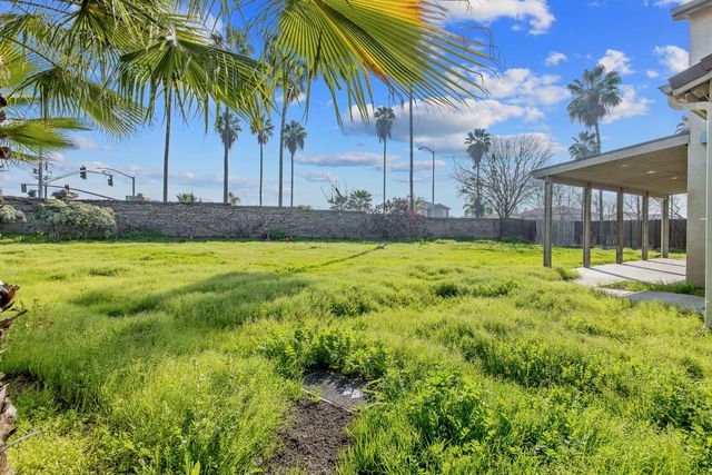 5586 E Atchison Street, Fresno, CA 93727