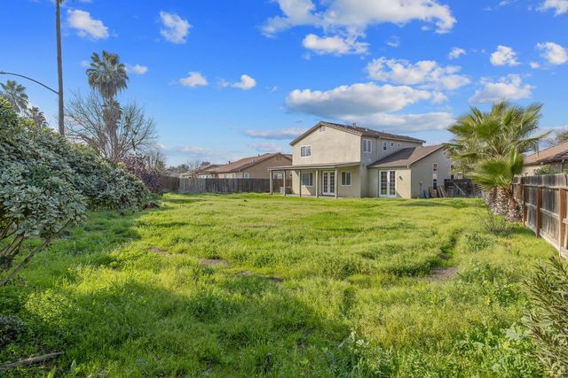 5586 E Atchison Street, Fresno, CA 93727