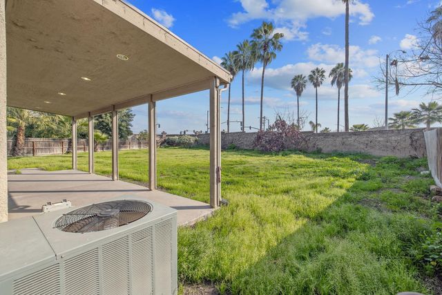 5586 E Atchison Street, Fresno, CA 93727