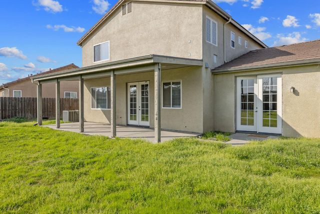 5586 E Atchison Street, Fresno, CA 93727