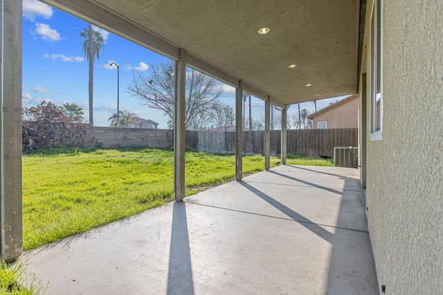 5586 E Atchison Street, Fresno, CA 93727