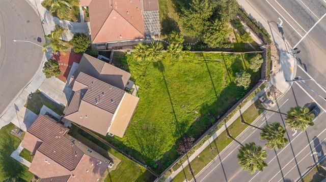 5586 E Atchison Street, Fresno, CA 93727