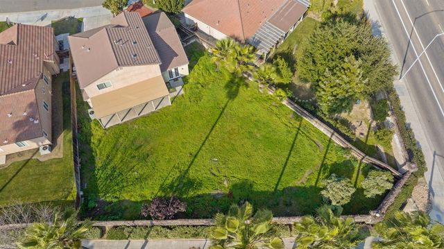 5586 E Atchison Street, Fresno, CA 93727