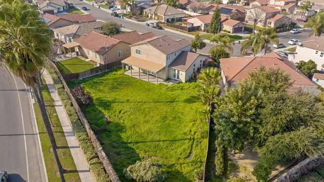 5586 E Atchison Street, Fresno, CA 93727