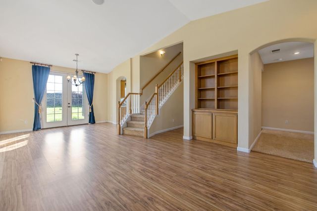 5586 E Atchison Street, Fresno, CA 93727