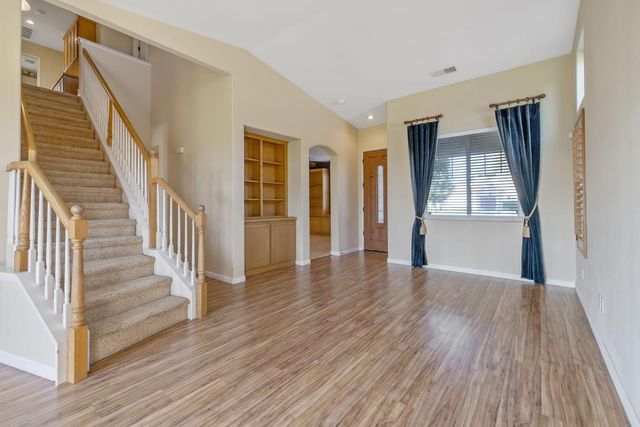 5586 E Atchison Street, Fresno, CA 93727