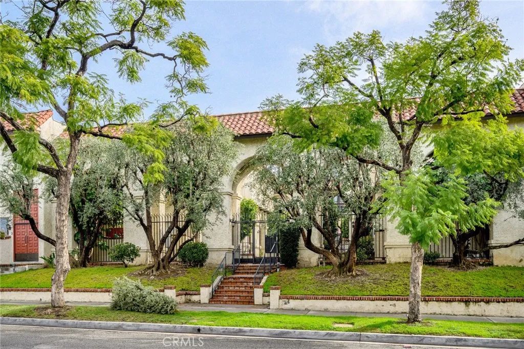 300 N Isabel Street 10, Glendale, CA 91206