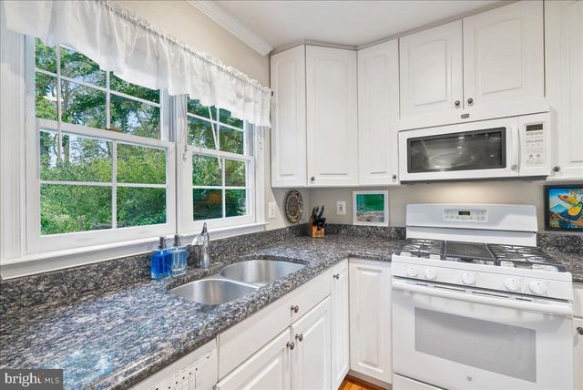 3920 OAK ST, Fairfax, VA 22030