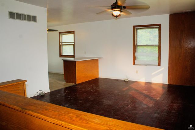 9012 Blue Ridge Rd, Manhattan, KS 66503