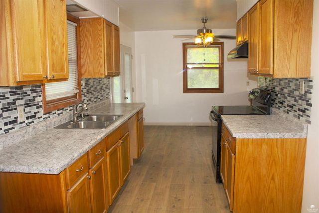 9012 Blue Ridge Rd, Manhattan, KS 66503