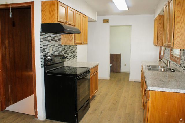 9012 Blue Ridge Rd, Manhattan, KS 66503