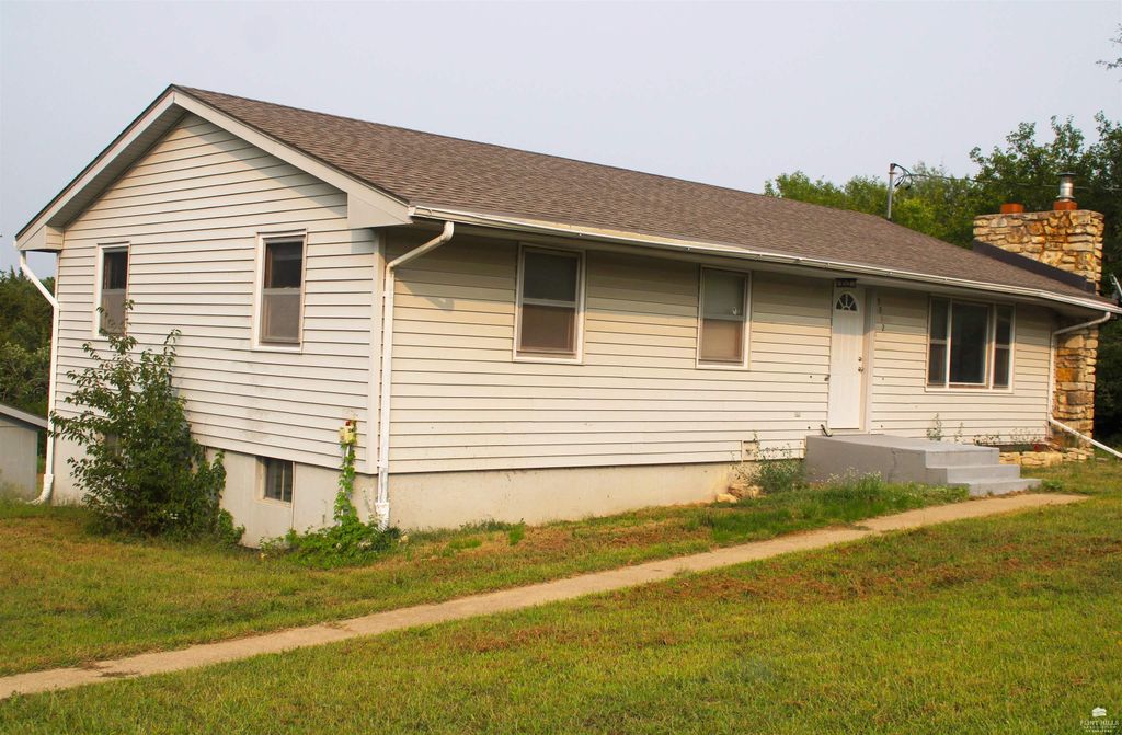 9012 Blue Ridge Rd, Manhattan, KS 66503