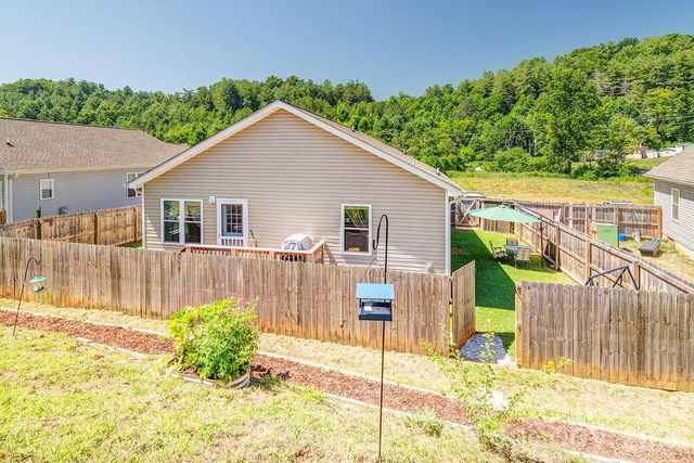 40 Quinn Hill Lane, Mars Hill, NC 28754