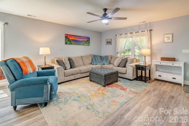 40 Quinn Hill Lane, Mars Hill, NC 28754