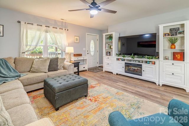 40 Quinn Hill Lane, Mars Hill, NC 28754