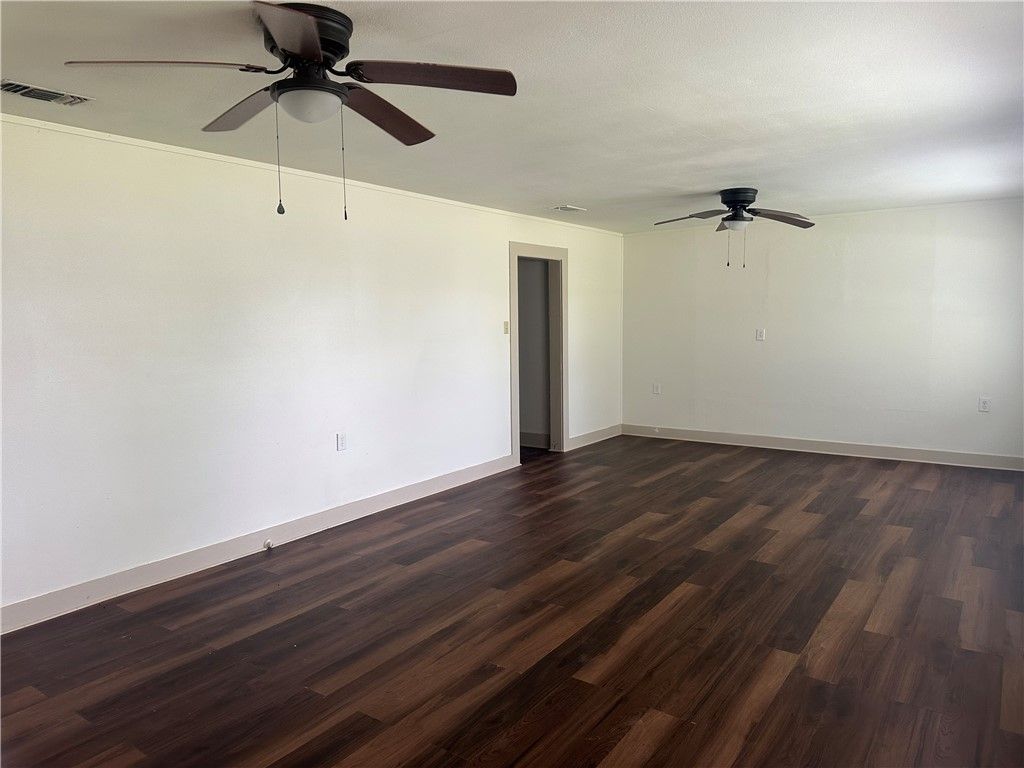 215 W Heard, Refugio, TX 78377 — photo 4