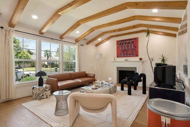 3950 Welland Avenue, Los Angeles, CA 90008