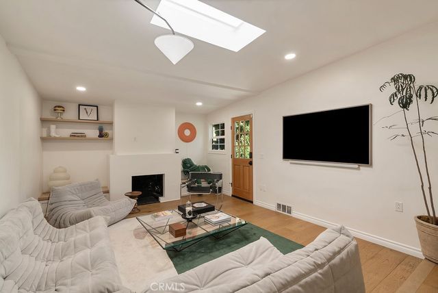 3950 Welland Avenue, Los Angeles, CA 90008