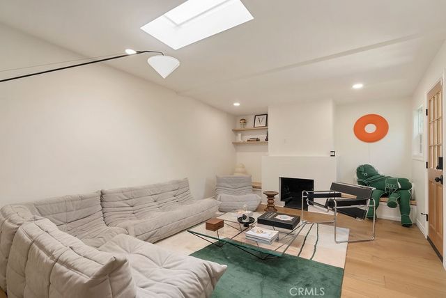 3950 Welland Avenue, Los Angeles, CA 90008