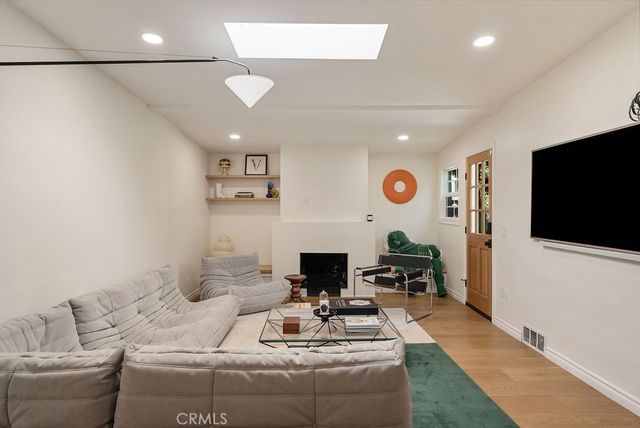 3950 Welland Avenue, Los Angeles, CA 90008