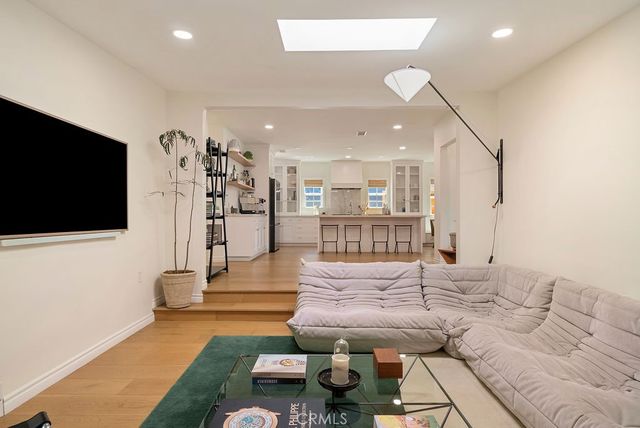 3950 Welland Avenue, Los Angeles, CA 90008
