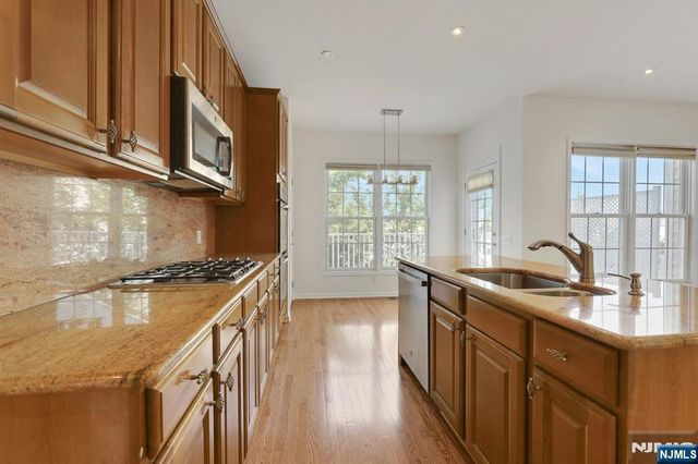 68 Independence Trail, Totowa, NJ 07512