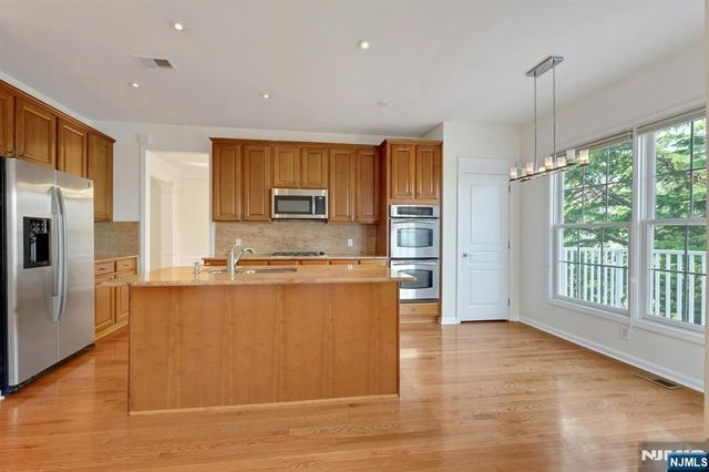 68 Independence Trail, Totowa, NJ 07512
