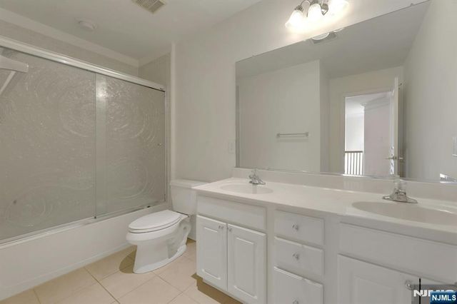68 Independence Trail, Totowa, NJ 07512