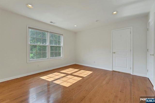 68 Independence Trail, Totowa, NJ 07512