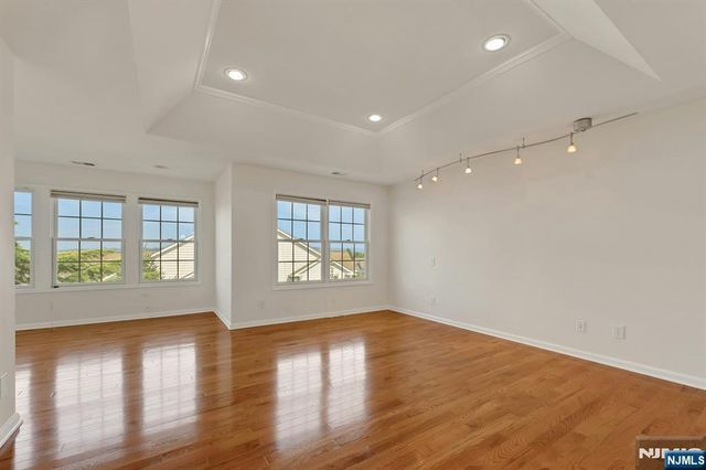 68 Independence Trail, Totowa, NJ 07512