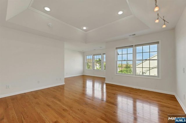 68 Independence Trail, Totowa, NJ 07512