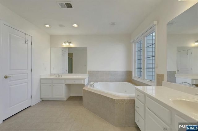 68 Independence Trail, Totowa, NJ 07512