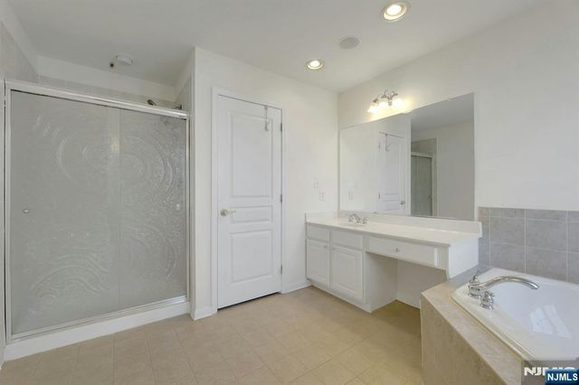 68 Independence Trail, Totowa, NJ 07512