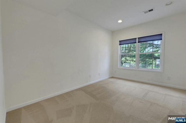 68 Independence Trail, Totowa, NJ 07512