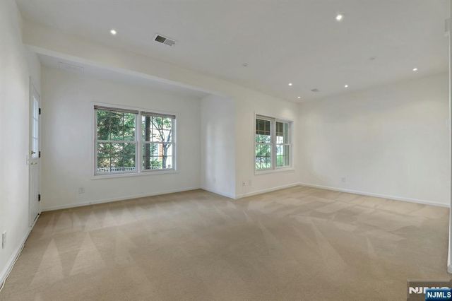 68 Independence Trail, Totowa, NJ 07512