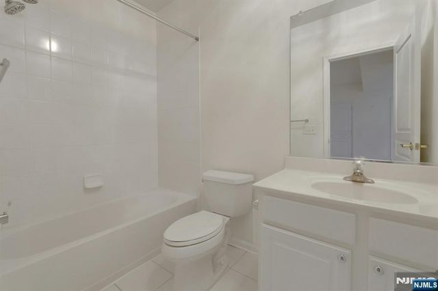 68 Independence Trail, Totowa, NJ 07512