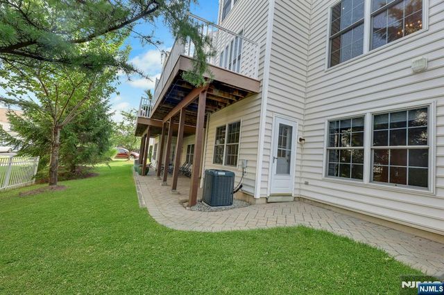 68 Independence Trail, Totowa, NJ 07512