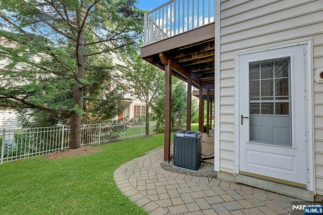 68 Independence Trail, Totowa, NJ 07512