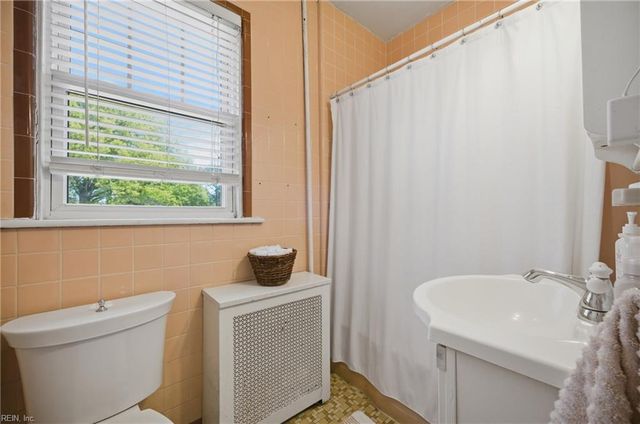 88 Aylwin RD, Portsmouth, VA 23702