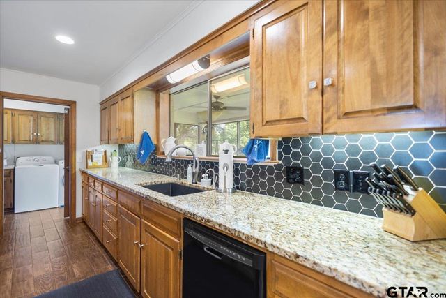 1124 W Fairway Drive West, Hideaway, TX 75771