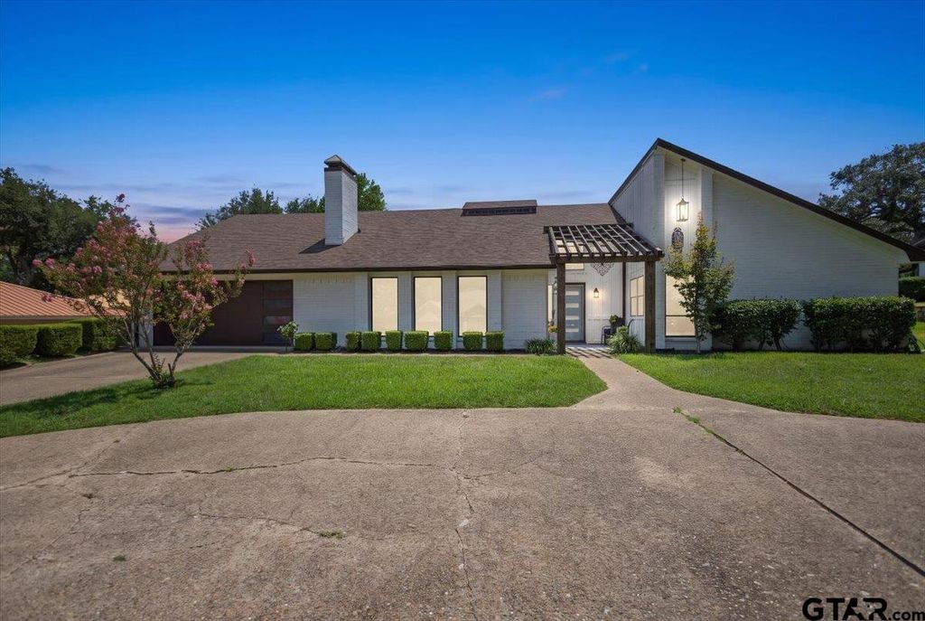 1124 W Fairway Drive West, Hideaway, TX 75771