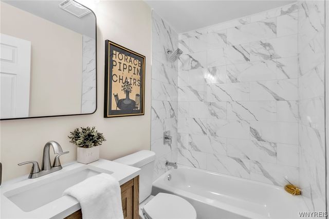 262 Vicksburg Avenue, Tonawanda, NY 14150