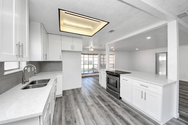 8011 La Roche Lane, Houston, TX 77036