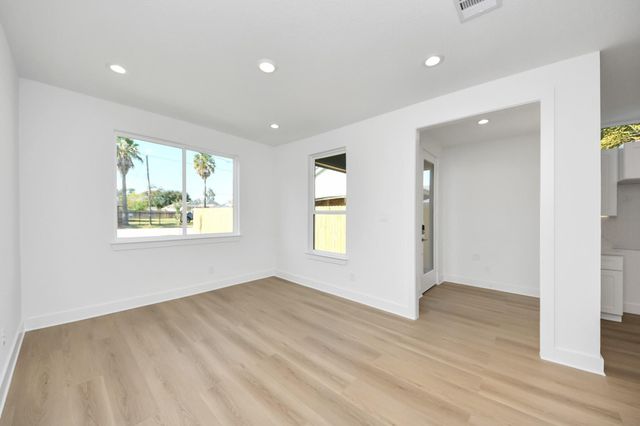 5720 Horton Street, Houston, TX 77026