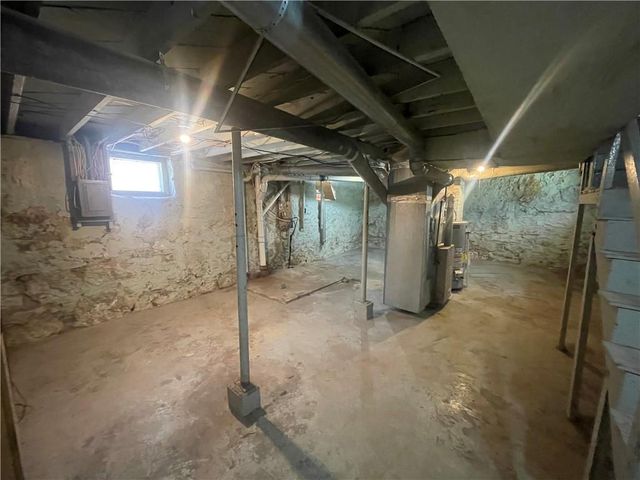 3907 E 9th Street, Kansas City, MO 64127