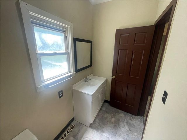 3907 E 9th Street, Kansas City, MO 64127